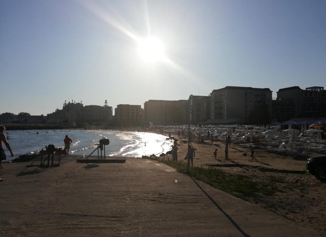 Sunny Day Apartment Pomorie Bagian luar foto